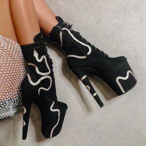 Hella Heels Snake In My Boot Black 8 Inch Size 6